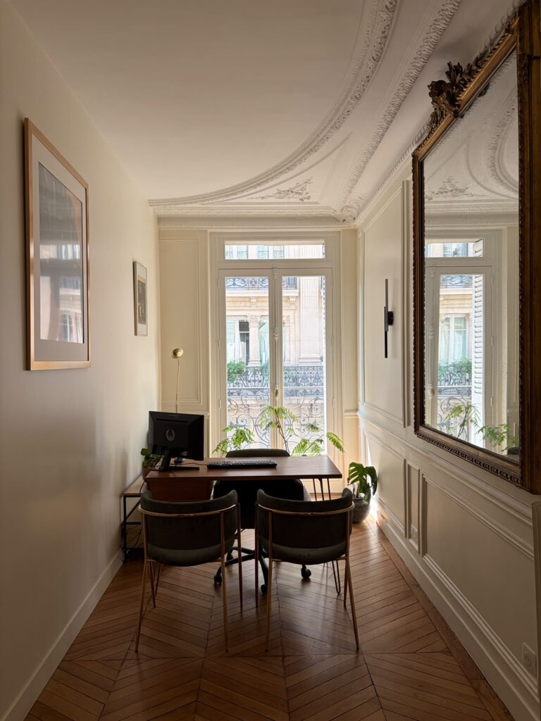 Possibilité de bureaux dans un cabinet pluridisciplinaire (psychiatres et psychologues cliniciens) situé à Sèvres-Babylone